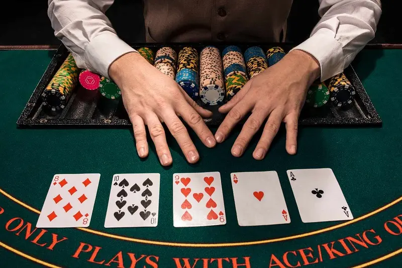 5 bước chơi Poker Texas Hold'em chi tiết A-Z